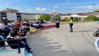 Bilecikte miniklere trafikte bilinç eğitimi