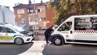 Bilecikte polis ekipleri yolda kalan otobüse yardım eli uzattı