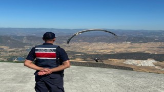 Bilecikte yamaç paraşütü etkinliği güvenlik önlemleriyle tamamlandı