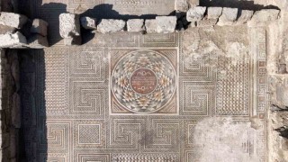 Bin 700 yıl önce yapılmış 3 boyutlu mozaikler kendine hayran bırakıyor