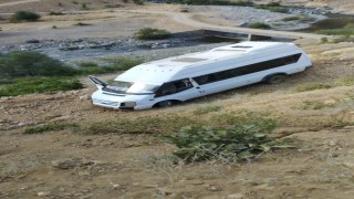 Bingölde kontrolden çıkan minibüs şarampole girdi: 7 yaralı