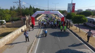Bisiklet tutkunları Malazgirtten Ahlata tarihi rota için yollara düştü