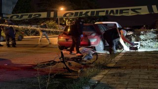Bisikletli gence çarpıp otomobili otogara bırakarak kaçtı