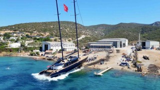 Bodrumda 978 milyon liralık dev yelkenli suya indirildi