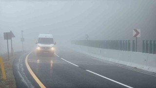 Bolu Dağında sis ve sağanak etkili oluyor: Görüş mesafesi 15 metreye düştü