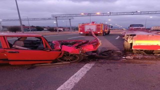 Boluda otomobil tıra çarptı: 1 yaralı