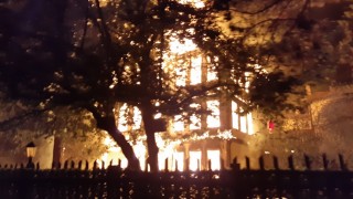 Boluda tarihi Keyvanlar Konağı kül oldu: Alevler geceyi aydınlattı