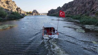 Bozkırın kalbinde huzur dolu tekne turu: Tarih ve doğayla iç içe bir yolculuk