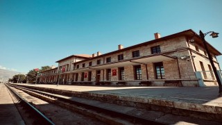 Bu gara ilk tren 1938 yılında ulaştı