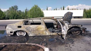 Burdur-Antalya kara yolunda otomobil yandı