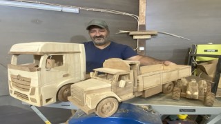 Burdurda hobi olarak başladığı ahşap ustalığına belediyenin atölyesinde devam ediyor