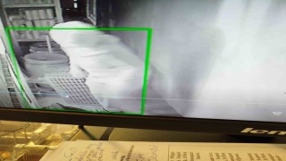 Bursada 3 hırsız yüzlerini kamufle edip kapattı, terlikten kimlikleri belirlendi