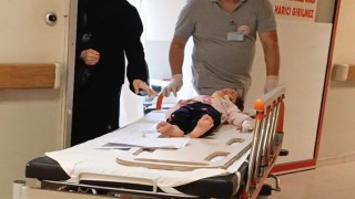 Bursada balkondan düşen 2 yaşındaki çocuk yaralandı