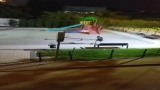 Bursada çocuklar oyun parkını ateşe verdi