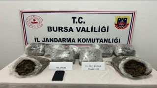 Bursada eve yapılan baskında 8 kilo 900 gram esrar ele geçirildi