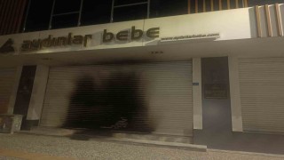 Bursada mağazayı ateşe veren şahıs video çekti