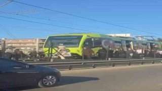Bursada metro durdu, vatandaşlar raylardan yürüdü