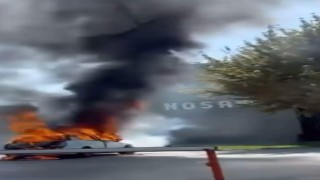 Bursada park halindeki otomobil alev topuna döndü