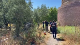 Bursada tarihi surların dibinde erkek cesedi bulundu