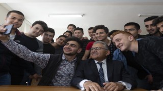 Büyükkılıçtan, 10 bin öğrenciye 42 milyon TLlik kırtasiye ve beslenme desteği