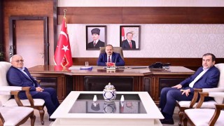 Büyükşehir Belediye Meclisi toplantısı öncesi Vali Canbolat, AK Parti ve CHP İl Başkanlarını ağırladı