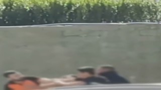 Cadde ortasında sopalı bıçaklı kavga: 3 yaralı