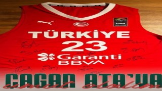 Çağan için milli formasını bağışladı...1 milyon liradan açık artırmaya çıktı
