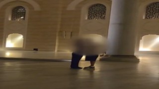 Camide uygunsuz hareketlerde bulunan 2 turist için 1 yıla kadar hapis istemi