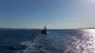 Çanakkale Boğazında makina arızası yapan kuru yük gemisi yedeklenerek çekildi