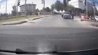 Çanakkalede yol verme kavgası araç kamerasına yansıdı