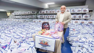 Canikte okula başlayan tüm öğrencilere çanta ve kırtasiye seti belediyeden