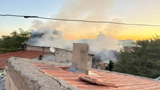 Çardakta çıkan yangın eve sıçradı, anneannenin dikkati torunları kurtardı