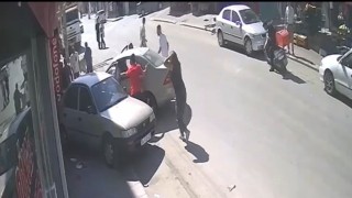 Çarptığı araç, 11 yaşındaki çocuğu duvara sıkıştırdı