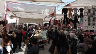 Çarşamba Kumaş Pazarı yeni yerinde kuruldu, vatandaşlar akın etti