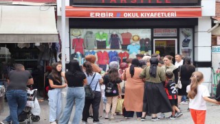 Çarşıda okul kıyafetleri yoğunluğu