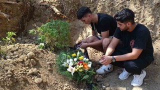 Çatıya hortum bağlayıp 3. kattaki evin balkonuna inmek isterken düşüp ölen  antrenör son yolculuğuna uğurlandı