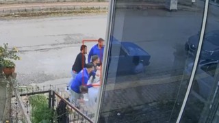 Çiçeklere çamaşır suyu dökme kavgası güvenlik kamerasına yansıdı