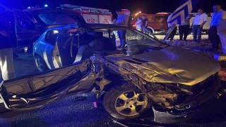 Civciv taşıyan tıra otomobil çarptı; 6 yaralı