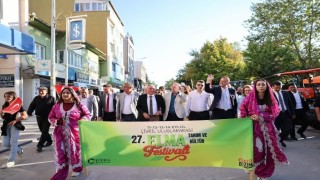 Çivril Kültür Sokağı, 27. Elma, Tarım ve Kültür Festivalinin ilgi odağı oldu