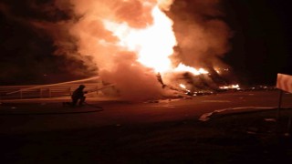 Cizrede freni boşalan kamyon bariyerlere çarpıp devrildi, sürücü yanarak hayatını kaybetti