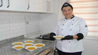 Cizrede kursiyer kadınlar ADEMde tescilli Bırınczer tatlısını öğreniyor