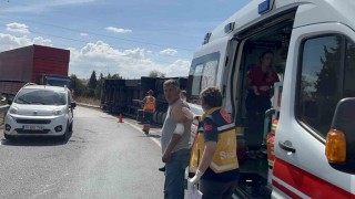 Çorluda virajı alamayan tır devrildi