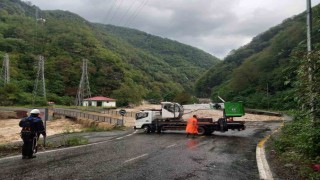 Çoruh EDAŞ, sel felaketinin ardından onarım için sahada