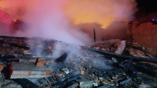 Çorumda çıkan yangında ahır ve ardiye kullanılmaz hale geldi