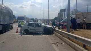 Çorumda kamyon ile otomobil çarpıştı: 4 yaralı