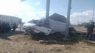 Çorumda minibüs ile kamyonet çarpıştı: 5 yaralı