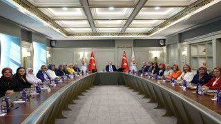 Cumhurbaşkanı Erdoğan, AK Partili kadın belediye başkanlarını kabul etti
