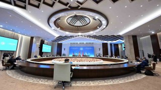 Cumhurbaşkanı Yardımcısı Yılmaz, Kırgızistan Cumhurbaşkanı Caparov ile bir araya geldi