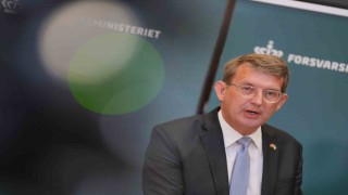 Danimarka Savunma Bakanı Poulsen, hava sahasında görülen dronları hibrit saldırı olarak nitelendirdi