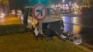 Danimarkalı aile, tur minibüslerinin kazasında hafif yaralandı